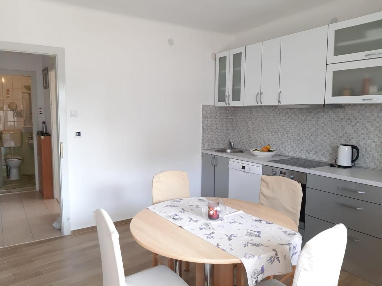 Nina, Apartment In City Centre สปลิท ภายนอก รูปภาพ