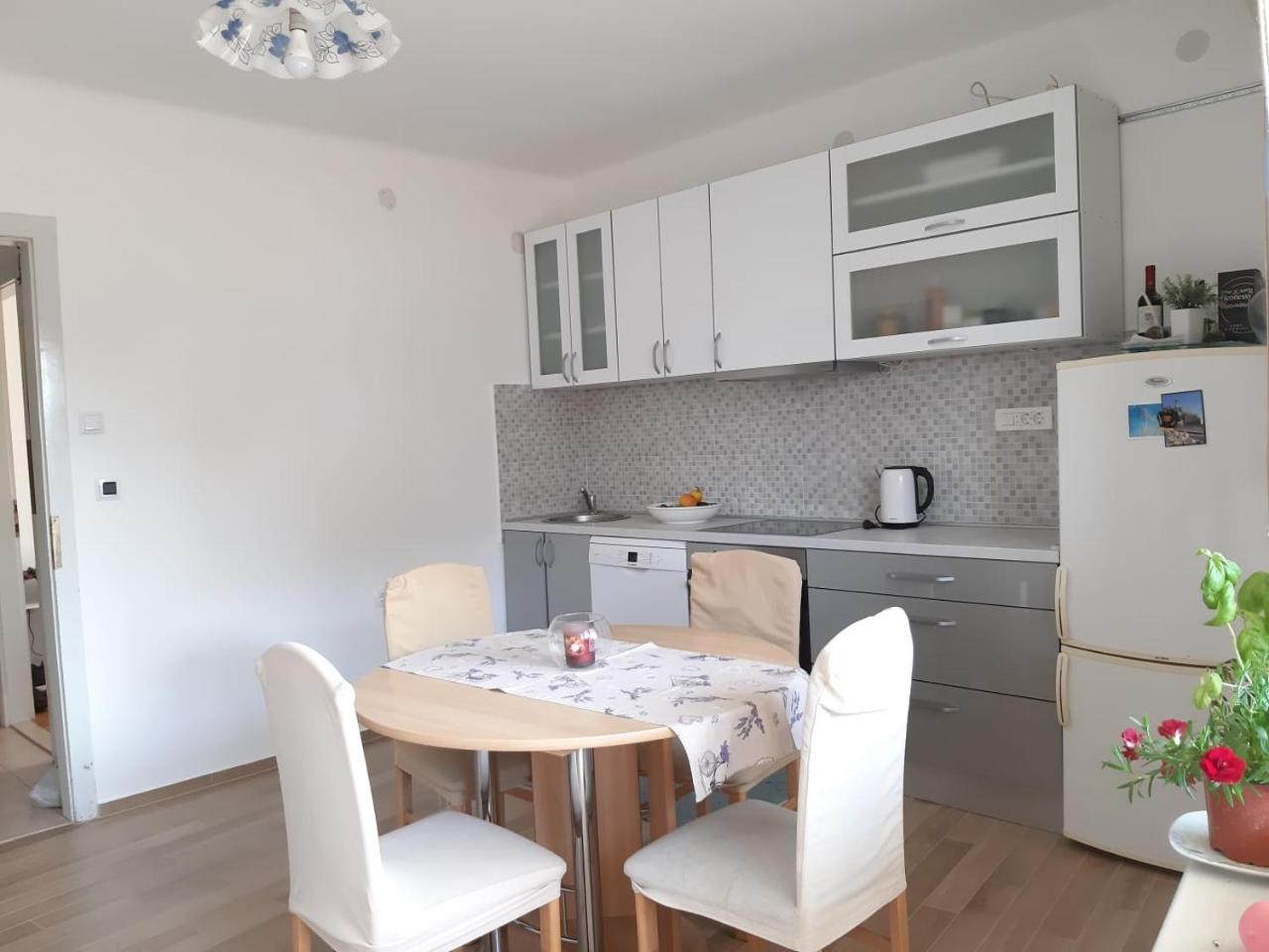 Nina, Apartment In City Centre สปลิท ภายนอก รูปภาพ