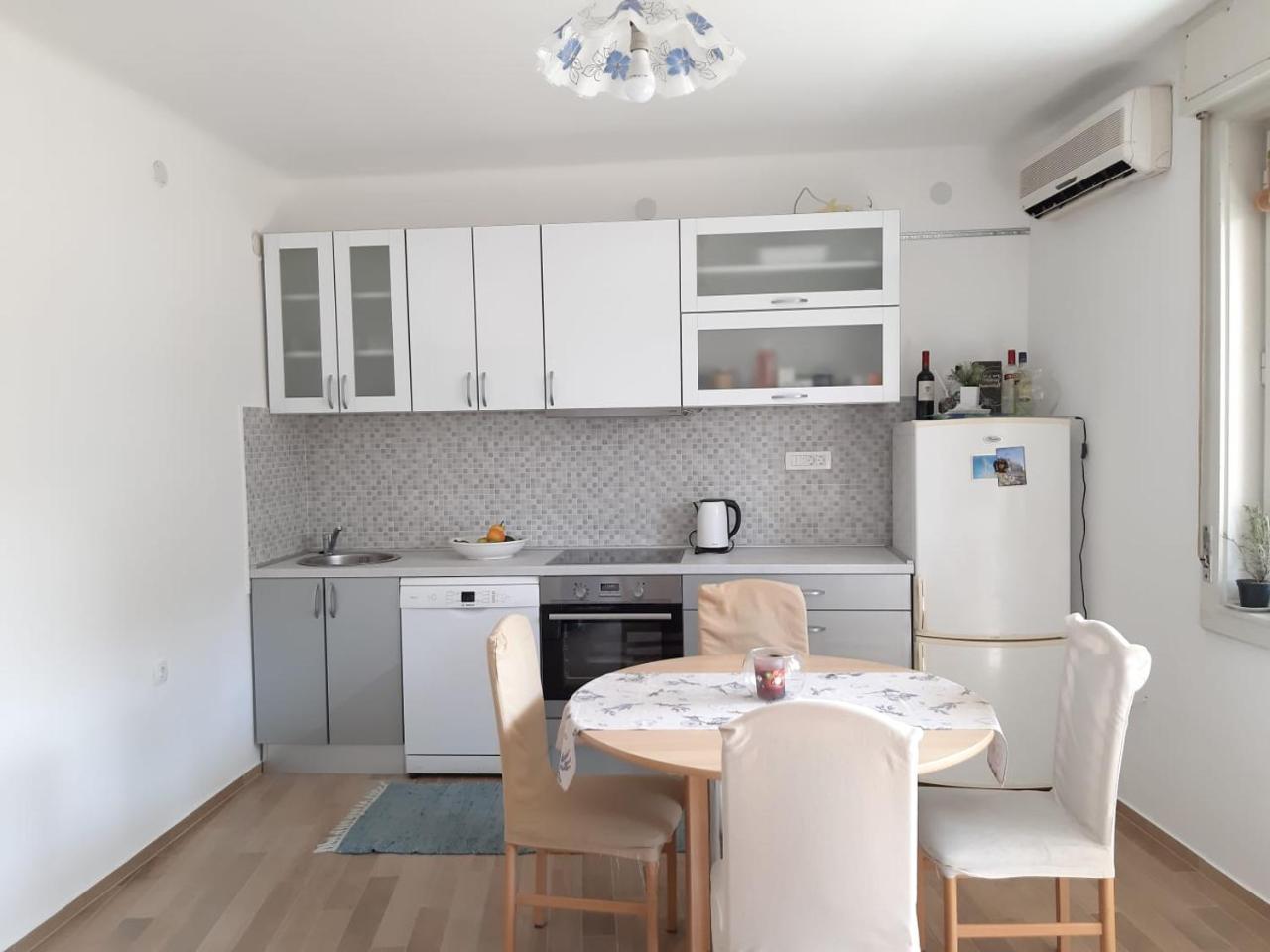 Nina, Apartment In City Centre สปลิท ภายนอก รูปภาพ